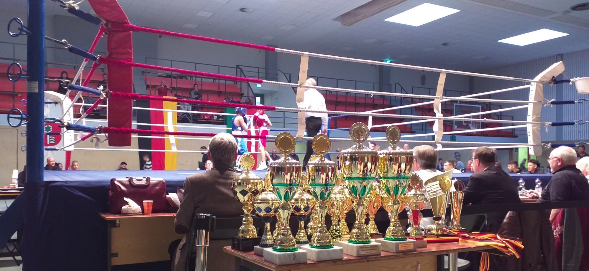 Jeugdige boksers in actie op NRW Cup Velbert