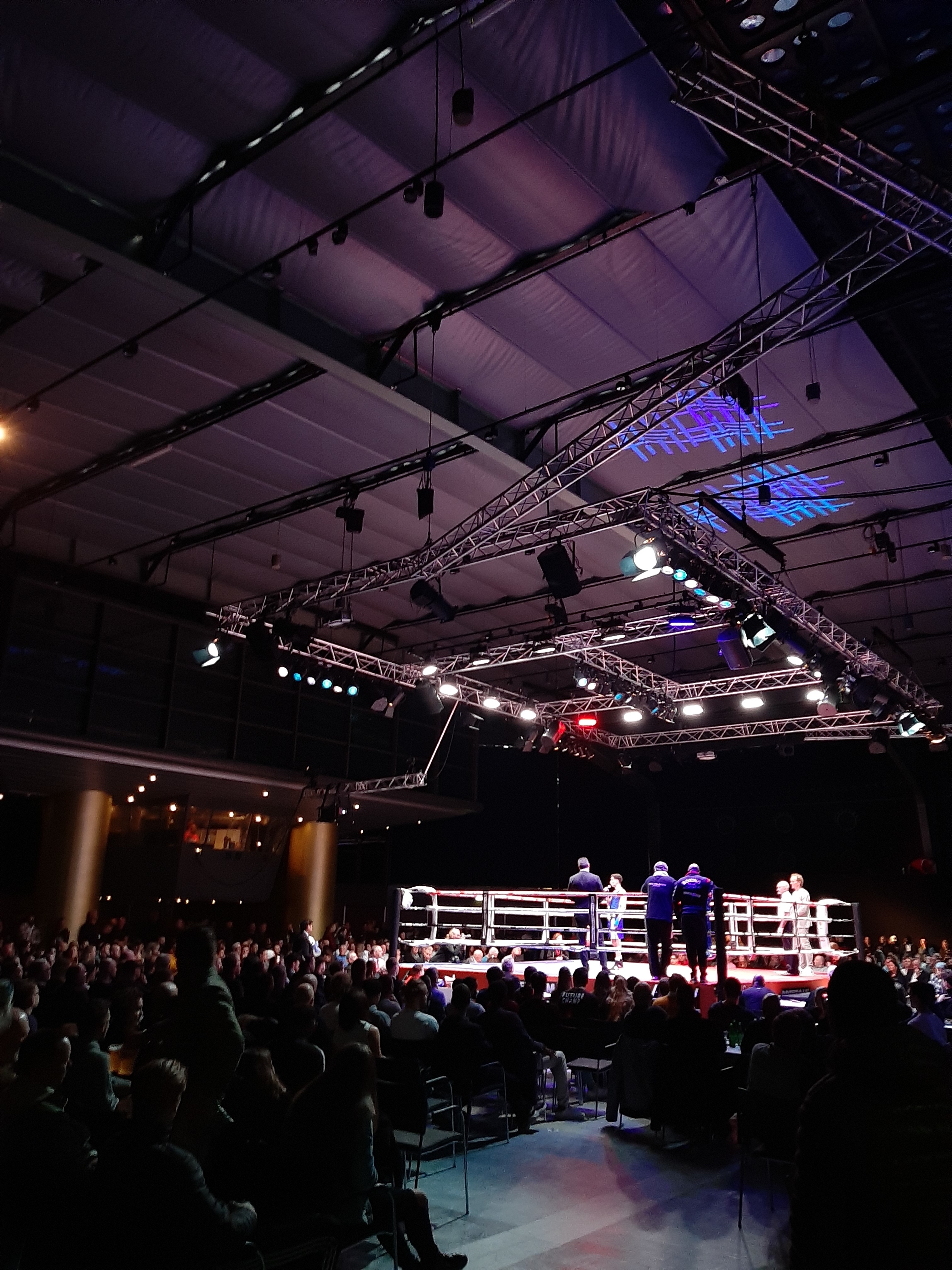 Spetterende finales in een uitverkocht WTC: NK boksen 2020