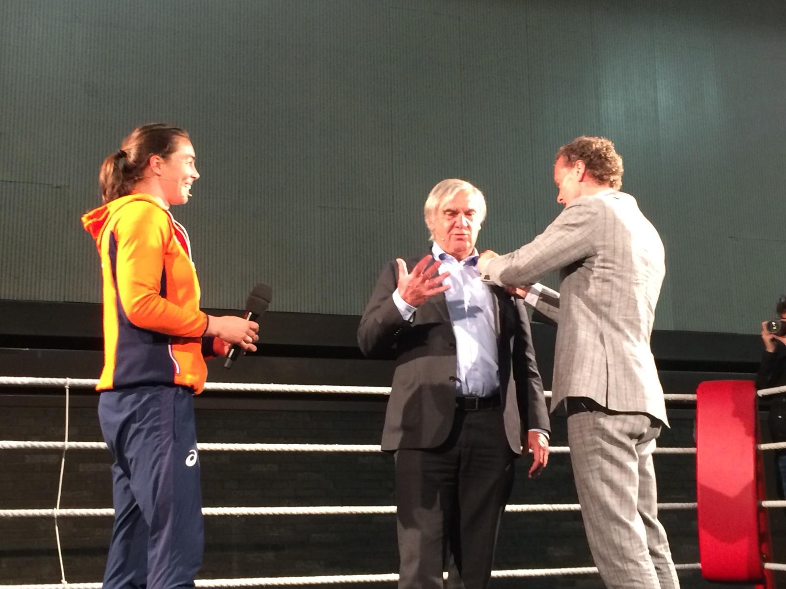 Boksbond eert afscheid nemende André Bolhuis