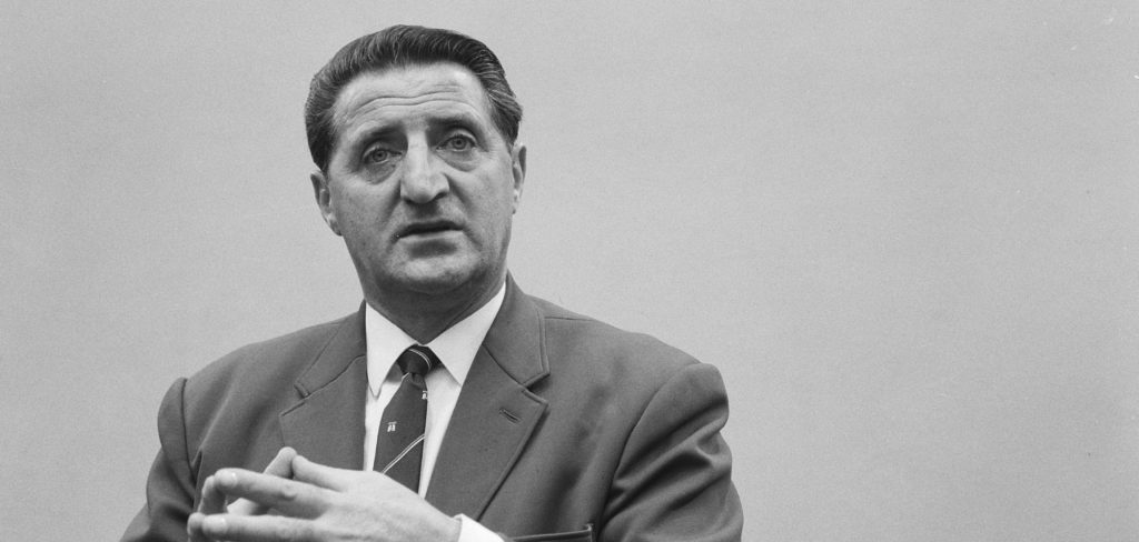 Prijzenkast bokser Ben Bril naar Joods Historisch Museum