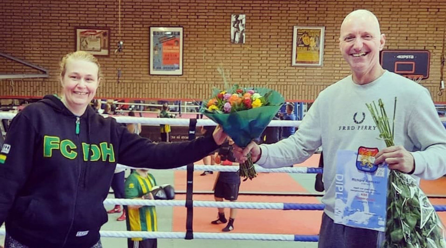 Symbolische diploma-uitreiking trainer/coach opleiding