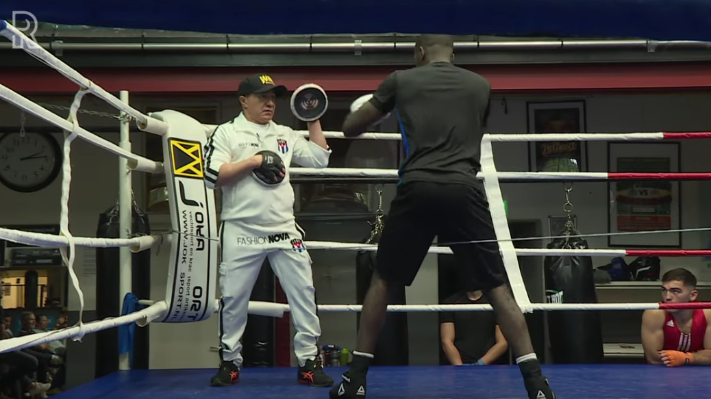 Bokscoach Ismael Salas: Clinics van de man die Anthony Joshua afwees