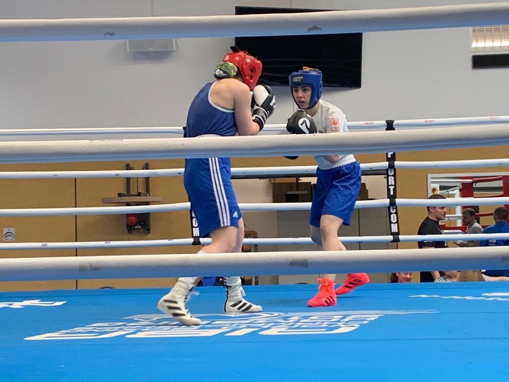 Dames bereiden zich voor op het EK-22