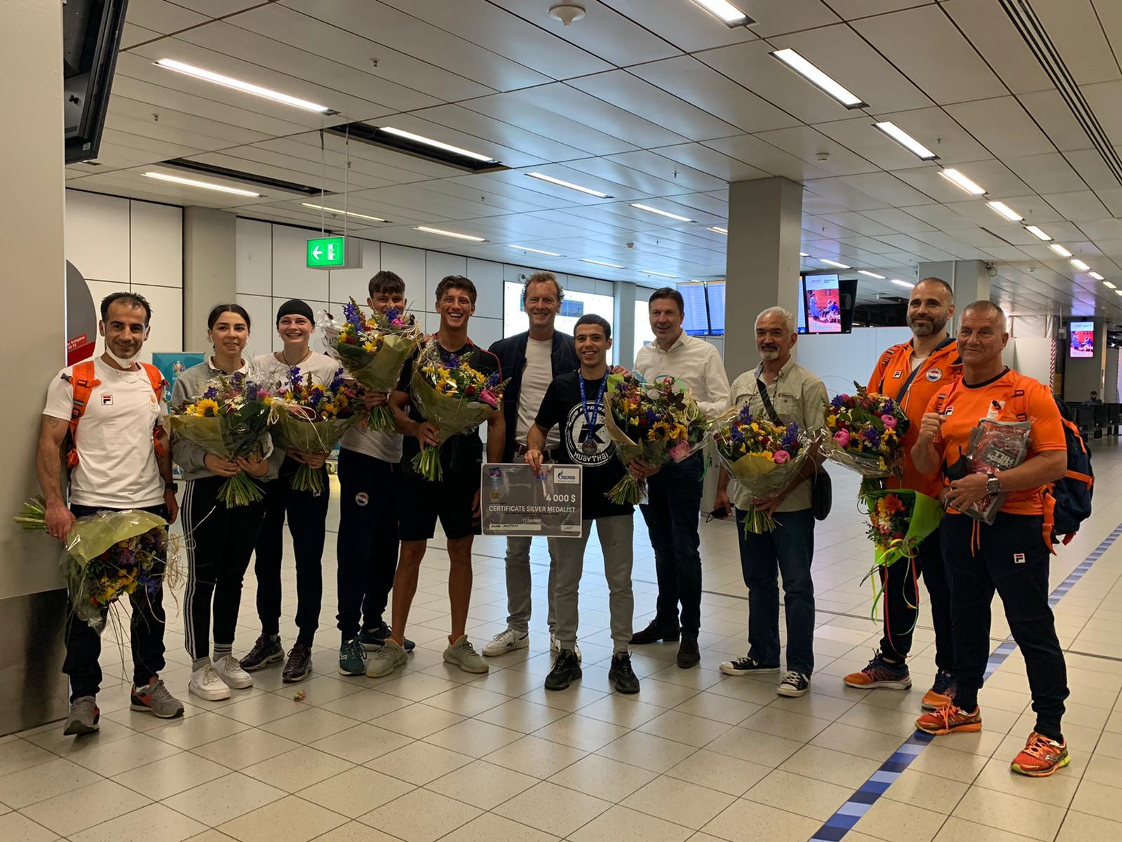 Warm onthaal op Schiphol voor ¨Dreamteam NL¨ na EK