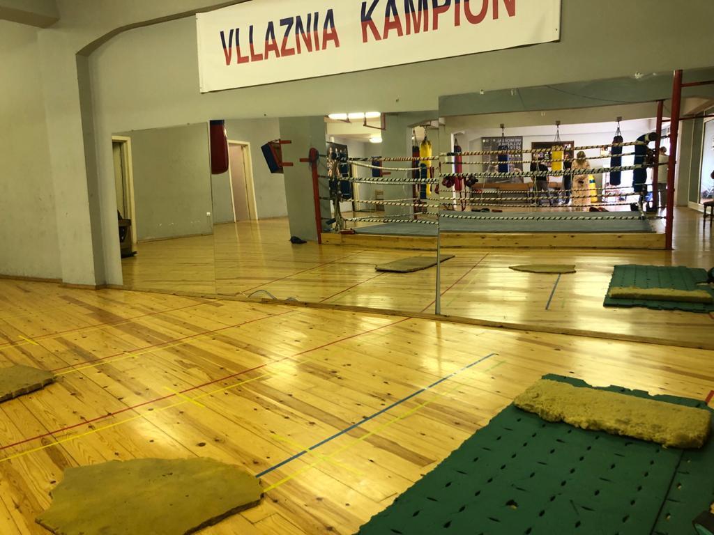 Op bezoek bij 75-jarige Albanese boksheld Gjoni