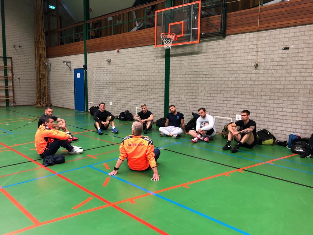 Militair boksteam traint bij het Korps Mariniers