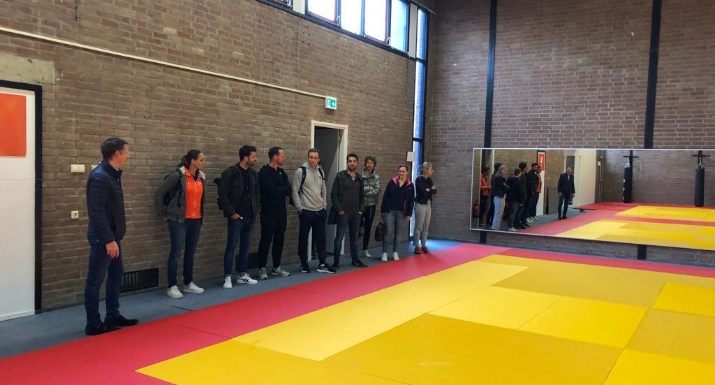 Begeleidingsteam maakt kennis met vechtsportcentrum