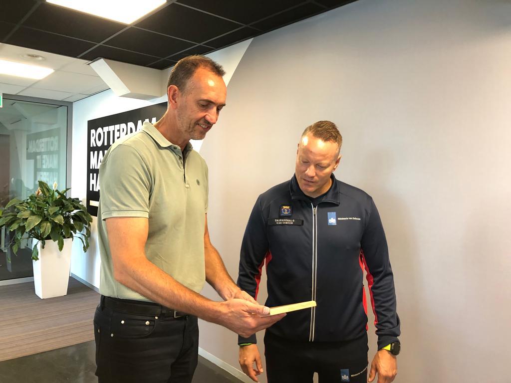 Korps Mariniers bedankt Rotterdam Topsport