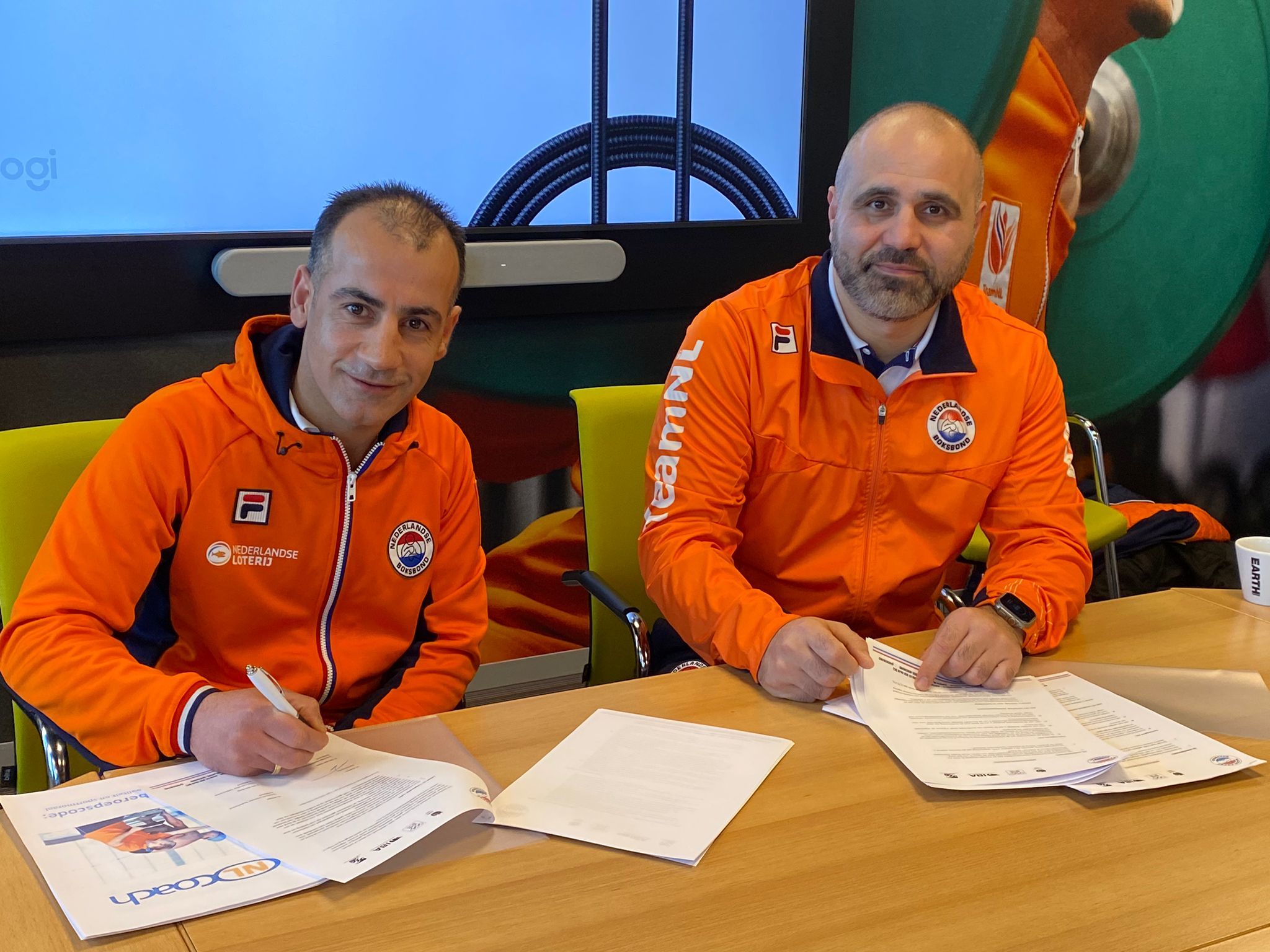 Bondscoaches tekenen contract Nederlandse Boksbond