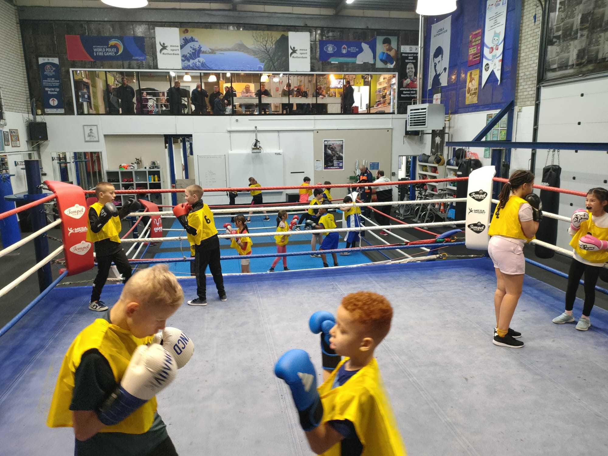 Jeugdleden verdienen 'gele handschoen' tijdens graduatie examen