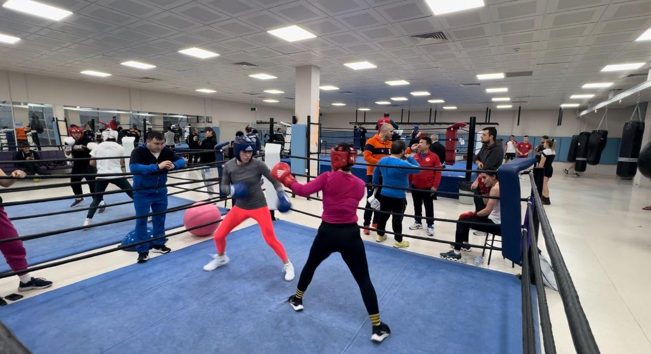 Geselecteerde dames op intensief trainingskamp in Turkije